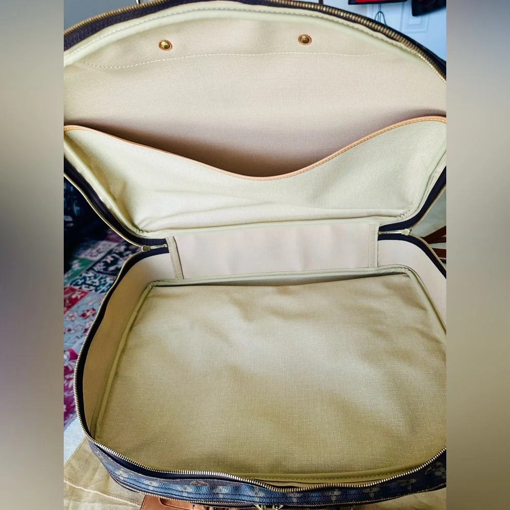 Louis Vuitton Monogram Alize 24h Travel Bag - Picture 13 of 16
